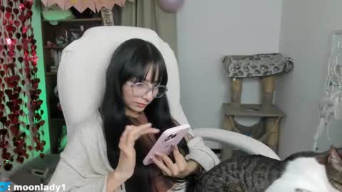 Snapshot of moonlady_ chatting on 07-12-26, 02:13 MOON online show from 07-12-26, 02:13