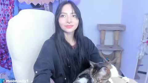 Snapshot of moonlady_ chatting on 07-18-26, 01:21 MOON online show from 07-18-26, 01:21