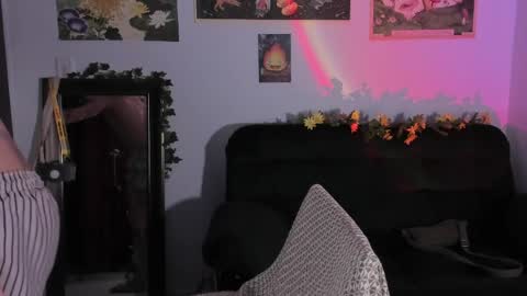 Snapshot of moonlight_baee chatting on 04-04-26, 05:38 Clove online show from 04-04-26, 05:38