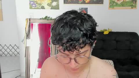 Snapshot of moonlight_baee chatting on 08-04-26, 03:47 Clove online show from 08-04-26, 03:47