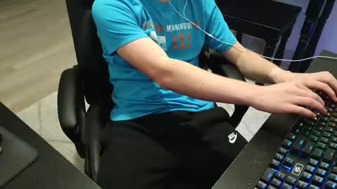 Snapshot of moonlighter7 chatting on 11-13-25, 01:37 moonlighter7 online show from 11-13-25, 01:37