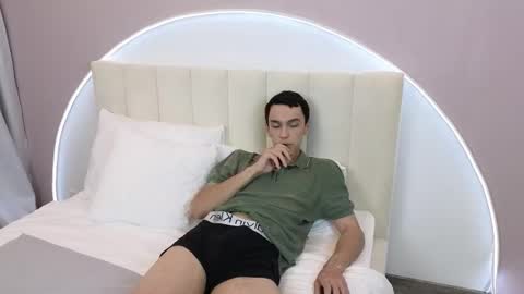 Snapshot of moonlinskinn chatting on 11-21-25, 08:35 Stan online show from 11-21-25, 08:35