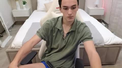 Snapshot of moonlinskinn chatting on 11-26-25, 08:04 Stan online show from 11-26-25, 08:04