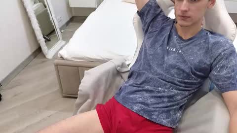 Snapshot of moonlinskinn chatting on 11-29-25, 08:28 Stan online show from 11-29-25, 08:28