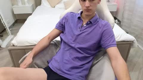 Snapshot of moonlinskinn chatting on 12-04-25, 08:01 Stan online show from 12-04-25, 08:01