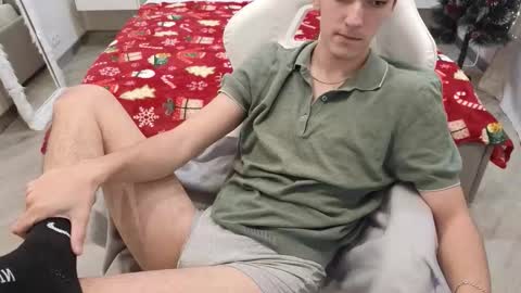 Snapshot of moonlinskinn chatting on 12-16-25, 08:08 Stan online show from 12-16-25, 08:08