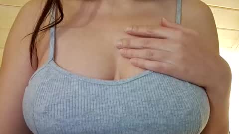 Snapshot of moonrose69 chatting on 12-17-25, 02:39 moonrose69 online show from 12-17-25, 02:39