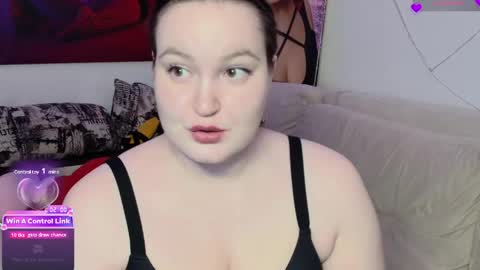 Snapshot of moonshinelady chatting on 03-17-26, 09:51 Kate online show from 03-17-26, 09:51