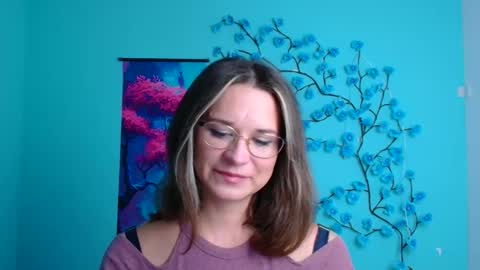 Snapshot of moonsusanna chatting on 11-21-25, 12:15 Susanna online show from 11-21-25, 12:15