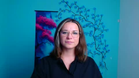 Snapshot of moonsusanna chatting on 11-23-25, 12:05 Susanna online show from 11-23-25, 12:05