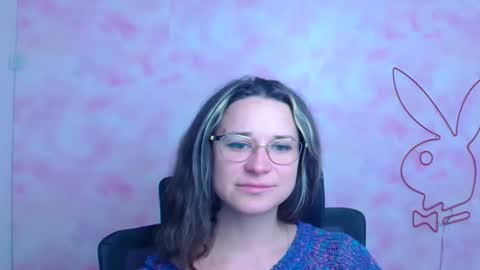 Snapshot of moonsusanna chatting on 12-18-25, 01:06 Susanna online show from 12-18-25, 01:06