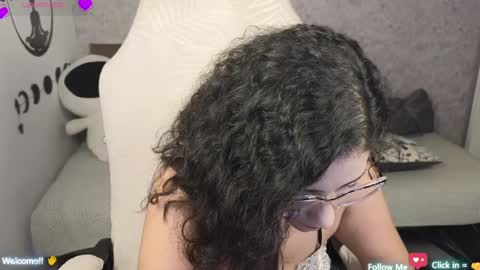 Snapshot of moonwoman_ chatting on 01-24-25, 08:23 Moon Woman online show from 01-24-25, 08:23