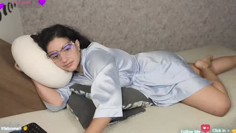 Snapshot of moonwoman_ chatting on 01-30-25, 06:03 Moon Woman online show from 01-30-25, 06:03
