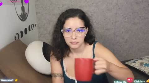 Snapshot of moonwoman_ chatting on 01-30-25, 09:04 Moon Woman online show from 01-30-25, 09:04