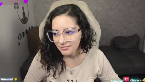 Snapshot of moonwoman_ chatting on 02-01-25, 02:37 Moon Woman online show from 02-01-25, 02:37