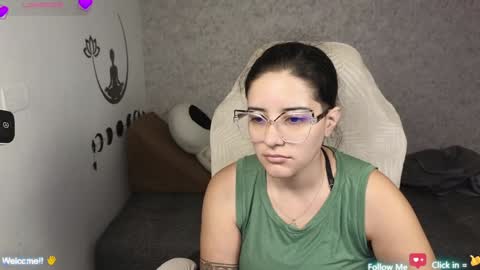 Snapshot of moonwoman_ chatting on 02-05-25, 02:08 Moon Woman online show from 02-05-25, 02:08