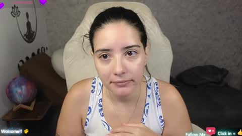 Snapshot of moonwoman_ chatting on 02-08-25, 02:15 Moon Woman online show from 02-08-25, 02:15