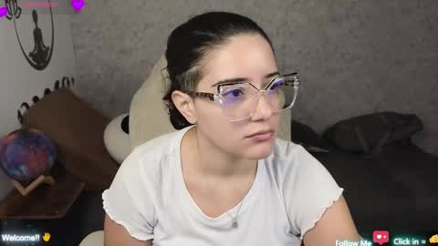 Snapshot of moonwoman_ chatting on 02-11-25, 01:10 Moon Woman online show from 02-11-25, 01:10