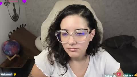 Snapshot of moonwoman_ chatting on 02-11-25, 04:11 Moon Woman online show from 02-11-25, 04:11