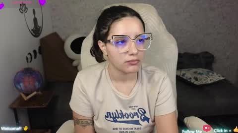 Snapshot of moonwoman_ chatting on 02-17-25, 04:09 Moon Woman online show from 02-17-25, 04:09