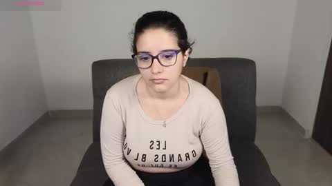 Snapshot of moonwoman_ chatting on 10-12-25, 02:43 Moon Woman online show from 10-12-25, 02:43