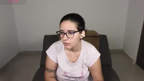 Snapshot of moonwoman_ chatting on 10-20-25, 03:18 Moon Woman online show from 10-20-25, 03:18