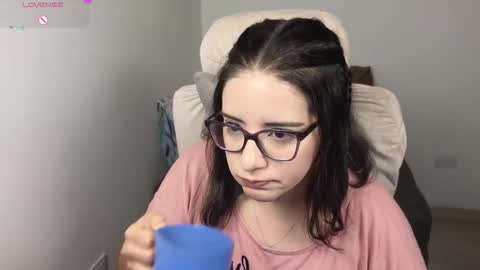 Snapshot of moonwoman_ chatting on 11-06-25, 06:25 Moon Woman online show from 11-06-25, 06:25