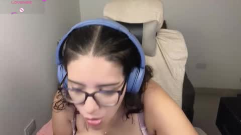 Snapshot of moonwoman_ chatting on 11-07-25, 01:05 Moon Woman online show from 11-07-25, 01:05