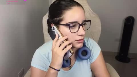 Snapshot of moonwoman_ chatting on 11-15-25, 01:25 Moon Woman online show from 11-15-25, 01:25