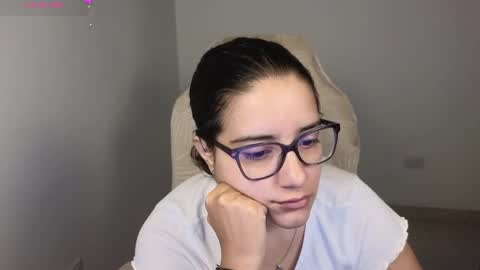 Snapshot of moonwoman_ chatting on 11-24-25, 01:22 Moon Woman online show from 11-24-25, 01:22