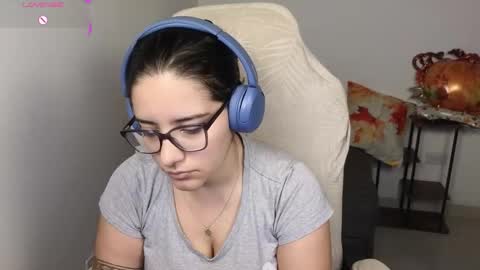 Snapshot of moonwoman_ chatting on 11-29-25, 06:33 Moon Woman online show from 11-29-25, 06:33