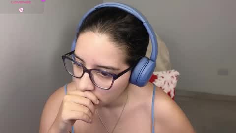 Snapshot of moonwoman_ chatting on 12-04-25, 05:10 Moon Woman online show from 12-04-25, 05:10