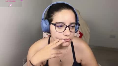 Snapshot of moonwoman_ chatting on 12-14-25, 04:18 Moon Woman online show from 12-14-25, 04:18