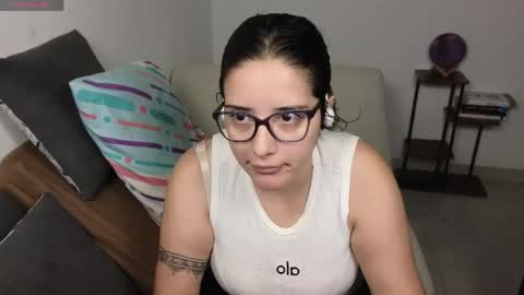Snapshot of moonwoman_ chatting on 04-26-26, 04:54 Moon Woman online show from 04-26-26, 04:54