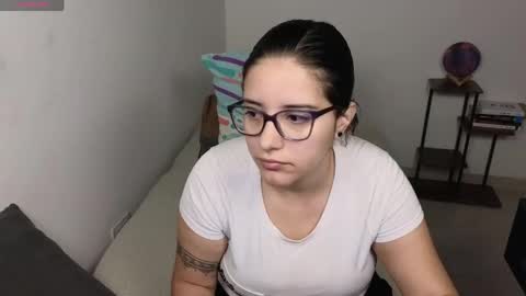 Snapshot of moonwoman_ chatting on 04-27-26, 03:15 Moon Woman online show from 04-27-26, 03:15