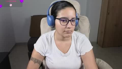 Snapshot of moonwoman_ chatting on 05-29-26, 05:05 Moon Woman online show from 05-29-26, 05:05