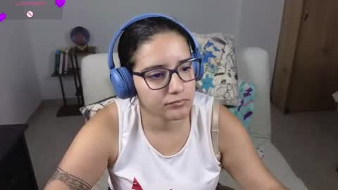 Snapshot of moonwoman_ chatting on 06-11-26, 07:17 Moon Woman online show from 06-11-26, 07:17