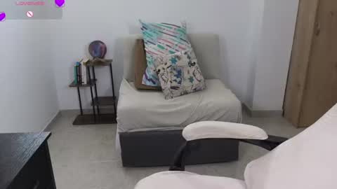Snapshot of moonwoman_ chatting on 07-08-26, 05:17 Moon Woman online show from 07-08-26, 05:17