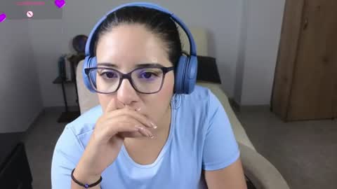 Snapshot of moonwoman_ chatting on 07-22-26, 04:04 Moon Woman online show from 07-22-26, 04:04