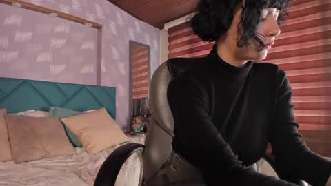 Michelle online show from 02-02-25, 01:08