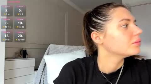 Snapshot of moraimfeld chatting on 10-16-25, 06:03 Fleyva online show from 10-16-25, 06:03