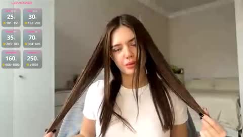 Snapshot of moraimfeld chatting on 10-17-25, 06:27 Fleyva online show from 10-17-25, 06:27