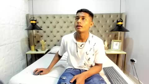 Snapshot of morenitodigno chatting on 10-30-25, 07:36 Mmorenito online show from 10-30-25, 07:36