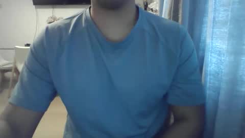 Snapshot of morenolatin19 chatting on 12-20-25, 08:43 Jos Luis online show from 12-20-25, 08:43