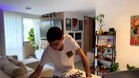   online show from 11-15-25, 09:00