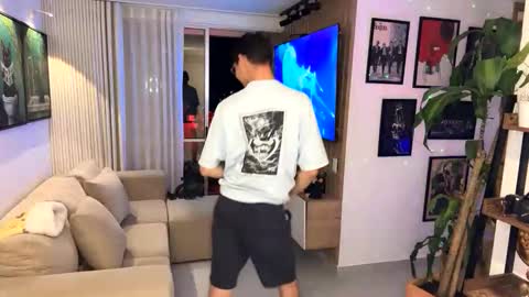   online show from 04-19-26, 02:00