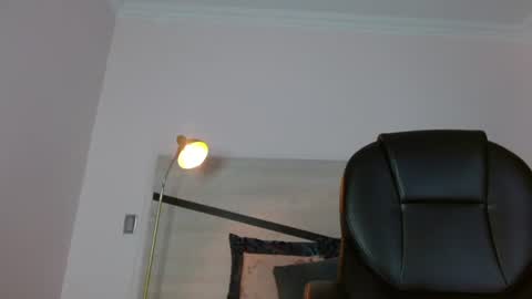 Snapshot of morgana_18 chatting on 06-24-26, 12:15 Morgana online show from 06-24-26, 12:15