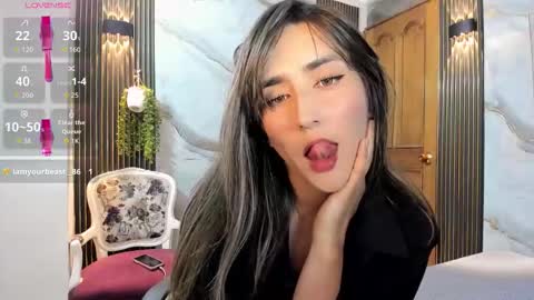 Snapshot of moriahhoe chatting on 11-05-25, 07:25 Moriah online show from 11-05-25, 07:25