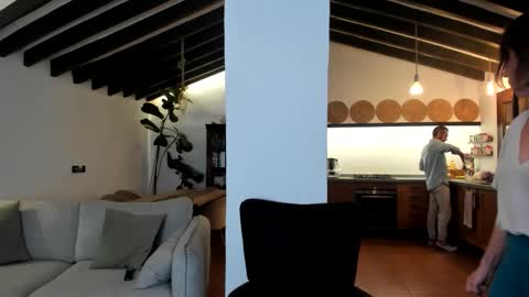 Miri  Charlie online show from 10-11-25, 08:40