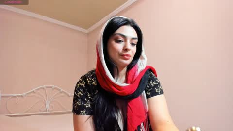 Snapshot of moroccan_diamond_ chatting on 12-28-24, 07:01 Medina online show from 12-28-24, 07:01